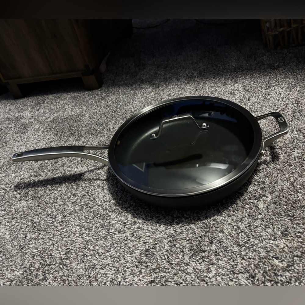 {Calphalon} 12" Nonstick Black Pan with Lid - gently used condition